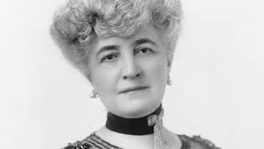 Another view of Sarasota's inscrutable doyenne