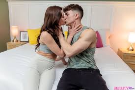 Cowgirl sex with Jade Maris - PORNSTARS.TUBE