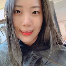 지윤💌] 흑발이 되어가는 과정💆‍♀ . #볼빨간사춘기 #BOL4 #우지윤 #쥰이