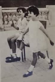 صاحب السمو الملكى الأمير فاروق ولى عهد المملكة المصرية وأمير الصعيد وصاحبتا السمو الملكي الأميرتان فوزية في المنتصف وفائزة بـ قصر القبة العريق princess lovely