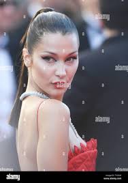 Model bella hadid hi-res stock photography and images