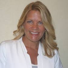 Ellen Giron's Instagram, Twitter & Facebook