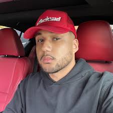 Shoe palace outlet store in Montebello, CA has discounts