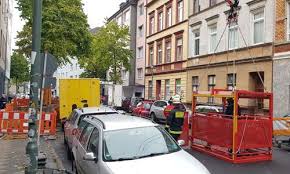 Ich kann meine einwilligung jederzeit widerrufen. Dusseldorf Oberbilk 180 Kilogramm Schwere Frau Per Kran Aus Der Wohnung Geborgen Blaulicht Dusseldorf Report D De Dusseldorf Internetzeitung
