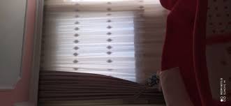 Stor perde kullanışlı değil biz taktırdık hiç memnun kalmadık camı açmak için yukarıya kadar açmak gerekiyor o zaman da evin içi görünüyor. Kumas Fon Mu Yoksa Tul Fonlar Mi Iyi Kizlar Diger