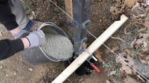 Zaunpfosten Einbetonieren Zaun24 Montageanleitung Schauen Sie Doch Mal Vorbei Zaun24 Der Online Shop Fur Hochwert Zaunpfosten Doppelstabmatten Pfosten