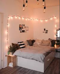 Berikut ini 10 ide dekorasi kamar tidur bergaya hippie yang akan memberikan kesan klasik dan estetik. Harga Bed Cover Menteng Di Dki Jakarta 0815 4880 7000 Cozy Dorm Room Small Room Bedroom Bedroom Decor