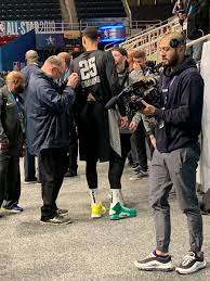 Shoes update your designer shoe collection with top picks from luxury brands including stuart weitzman, dolce & gabbana and more. Olgun Uluc On Twitter Ben Simmons Is Out Here Rocking The Mismatched Green And Gold Shoes At The Rising Stars Practice