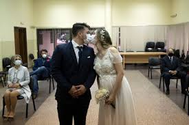 What do industry experts think? What If The Bride Says No Masks Wedding Photographers Planners Face Coronavirus Rule Breakers Chicago Tribune