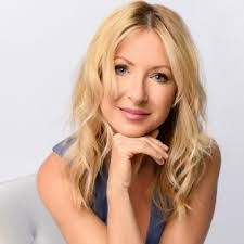 Julie Dees's Instagram, Twitter & Facebook