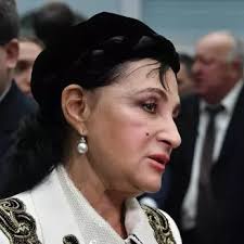 На четвертом курсе она вышла замуж и вместе с супругом переехала в новосибирск. Xgefv Tlitkkjm