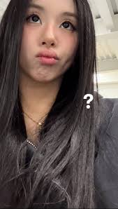 she is strawberry girlie🍓 pls support my acc guys name: cha young, plss😔