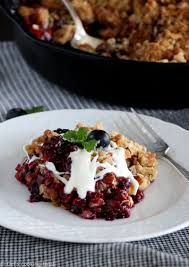 Crumble Aux Fruits Rouges Et Sauce Chocolat Blanc Del S Cooking Twist Recette En 2020 Crumble Aux Fruits Rouges Crumble Aux Fruits Crumble