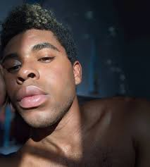 A selfie¿?.........girl who is she🥴