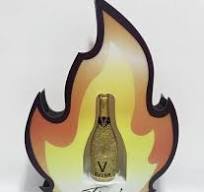 BOTTLE PRESENTERS AND SERVING TRAYS