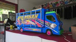 Karnaval ini boleh diikuti siapapun dengan ketentuan, tidak boleh ada miras, tidak boleh menggunakan diesel, boleh menggunakan aki. Sticker Vinyl Printing Untuk Wrapping Miniatur Truck Youtube