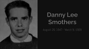 Lee Smothers's Instagram, Twitter & Facebook