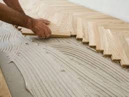 وضع الباركيه 74 صور اختيار لاصقة اثنين من المكونات لتركيب قطعة وكيفية وضع طلاء على الخشب الرقائقي والطرق الحديثة لوضع