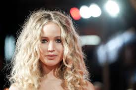 Hunger games' star jennifer lawrence is not afraid to change up her hair. Jennifer Lawrence S New Curly Hair Is A Frizzy Fail At The Red Sparrow Premiere Mirror Online
