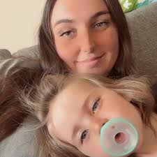 What color and style rug and wall decor would complement a light grey couch?