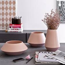 Arredare casa con i fiori si può, anzi, è fondamentale per dare un tocco di originalità, freschezza ed eleganza. Arredare Casa Con I Fiori Calle Arredamento Con I Fiori Un Progetto Per Tutto L Anno Che Siano Fiori O Sempreverdi Ecco Tra Le Migliori Da Mettere In Casa Consigliamo
