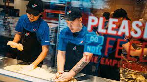 2 pizzen kaufen und 20% mit dem dominos coupon sparen. Domino S Pizza Doch Kein Ruckzug Aus Der Schweiz