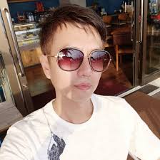 港片同好區- #十日十影精選018 #粉絲頁網友專區點評《警察故事》 作者：Ciin Gien Rhim 第一天：警察故事系列（舊版陳家駒那系列）  記得小時候爸爸常租錄影帶回來看，這部是和我哥重複看最多次的錄影帶之一，當時不瞭解劇情，但是卻覺得成龍超帥，而且遇到爆炸和很高的 ...