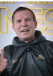 🥊✨ ¡La leyenda del box #juliocesarchavez entrenó con todo en Empire  Fitness #TuGymFav! 🦁 Nuestra sucursal Torres Médicas fue testigo del  entrenamiento de esta gran leyenda quien compartió grandes ...