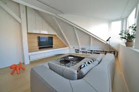 Dachwohnung Einrichten Profitieren Sie Von Der Farbe Weiss In Allen Hinsichten Wohnung Dachwohnung Dachboden Schlafzimmer Ideen