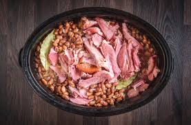 Pinto beans and ham is an easy, economical way to make a big pot full of tasty, filling, pinto beans and leftover ham, flavored with onion and garlic! Ham Hock And Beans Recipe Change Comin