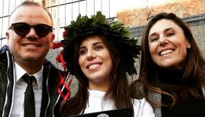 Adesso il cuore di gigi sembra però battere per una nuova fidanzata. Chi E Carmela Barbato E Cosa Fa Oggi L Ex Moglie Di Gigi D Alessio Dilei