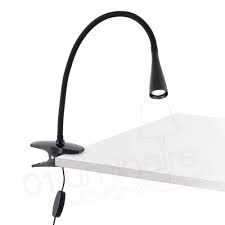 Cette lampe de bureau simple mais élégante sinspire de lune des natures mortelles mais belles créations. Lampe Pince Lena Led Noir Faro 52061