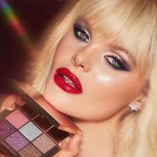 Megan Rutherford's Instagram, Twitter & Facebook