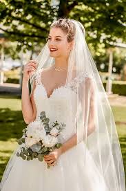 Atemberaubend schöne brautkleider 2021 ❤ brautkleider in einer vielfalt von designs: Brautkleid Kolli Mit Schleppe