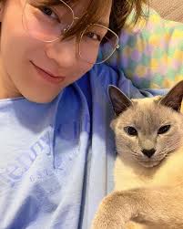 💜🐱👱🏻‍♂️😎💜