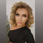 Kara Roe's Instagram, Twitter & Facebook