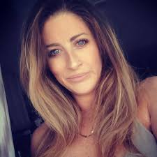 Kristen Lyons's Instagram, Twitter & Facebook