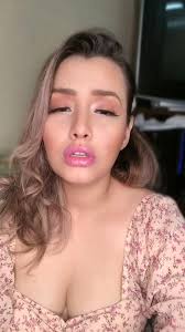 Y seguiré cantando 🎶 para los que se enojaron con mi video y se estaban  burlando. Los desafió a ver suban sus videos cantando quiero verlosss bien  machitos y hembritas para insultarme. La música la ...