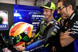 Eines seiner markenzeichen ist die startnummer 46, die bereits sein vater, graziano rossi, trug. Sonderhelme Agv