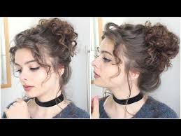 Elizabeth Swann Pirates Of The Caribbean Tutorial Beauty Beacons Of Fiction Youtube Messy Bun Curly Hair Easy Hair Updos Messy Curly Bun