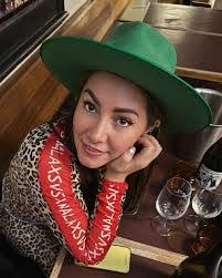 Elle Hooper's Instagram, Twitter & Facebook