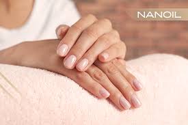 Die maniküre hält, was die werbung verspricht, doch leider hat shellac auch nachteile. Gel Off How To Repair Damaged Nails After Gel Polish Manicure