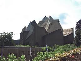 Gottfried böhm's jagged, cavernous pilgrimage church looms over the medieval town of neviges in northwest germany. Gottfried Bohm Is 100 The Concrete Cathedral Of Neviges Greyscape