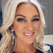 Lesley Moss's Instagram, Twitter & Facebook