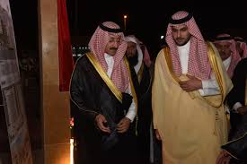 دَوْلَةُ الْكُوَيْت)؛ هي دولة عربية تقع في الشرق الأوسط من جنوب غرب القارة الآسيوية، وتحديدًا في الركن الشمالي الغربي للخليج العربي الذي يحدها من الشرق، حيث يحدها من الشمال والغرب جمهورية العراق ومن. Ø§Ù„Ø£Ù…ÙŠØ± Ø³Ø¹ÙˆØ¯ Ø¨Ù† Ø³Ù„Ø·Ø§Ù† ÙŠÙØªØªØ­ Ø¬Ø§Ù…Ø¹ Ø§Ù„Ø£Ù…ÙŠØ± Ø³Ù„Ø·Ø§Ù† Ø¨Ù† Ø¹Ø¨Ø¯Ø§Ù„Ø¹Ø²ÙŠØ² ÙÙŠ Ù…Ø¯ÙŠÙ†Ø© Ø§Ù„Ø¹ÙŠÙˆÙ† ØµØ­ÙŠÙØ© Ø£ØµØ¯Ø§Ø¡ Ø§Ù„Ø®Ù„ÙŠØ¬
