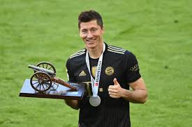 Gerd muller, who took bayern munich and the west germany national team to the top of the footballing world in the 1970s, has died aged 75. Robert Lewandowski Bayern Munich Star Breaks Gerd Muller S Bundesliga Goalscoring Record On Final Day Evening Standard