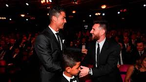 Leo messi si cristiano ronaldo au facut schimb de amabilitati la tragerea la sorti a grupelor champions league. Champions League Lionel Messi Feiert Cristiano Ronaldo Fur Juventus Gala Fussball Champions League Sport Bild