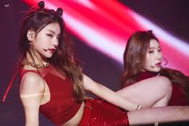Yeji Pics On Twitter Itzy Actors Actresses Popular Music