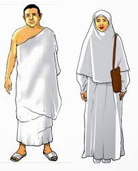 Ternyata para jemaah mengganti pakaian mereka dengan kain ihram di dalam. Ihram