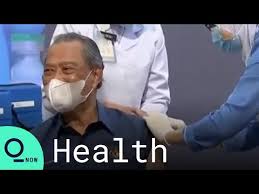 Find the perfect muhyiddin vaccine stock photos and editorial news pictures from getty images. Coronavirus Malaysia Pm Muhyiddin Yassin Gets Pfizer Biontech Vaccine Youtube
